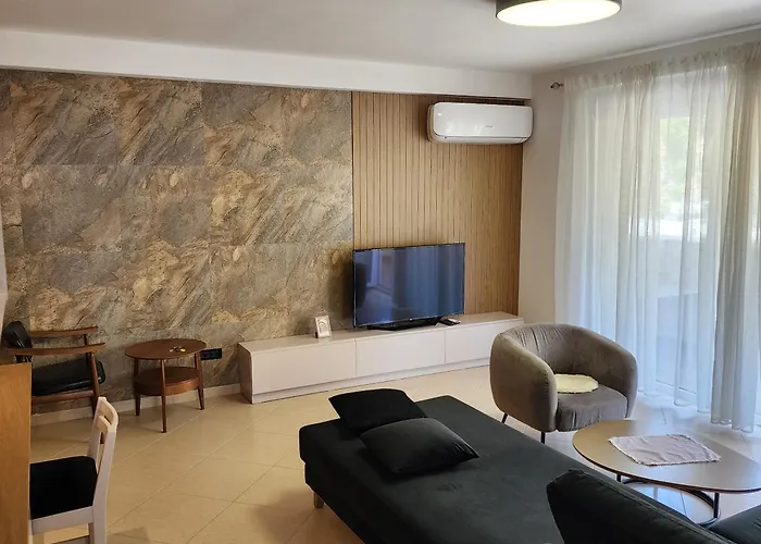 Luxurious In * Shëngjin