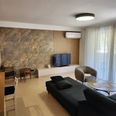 Luxurious In * Shëngjin